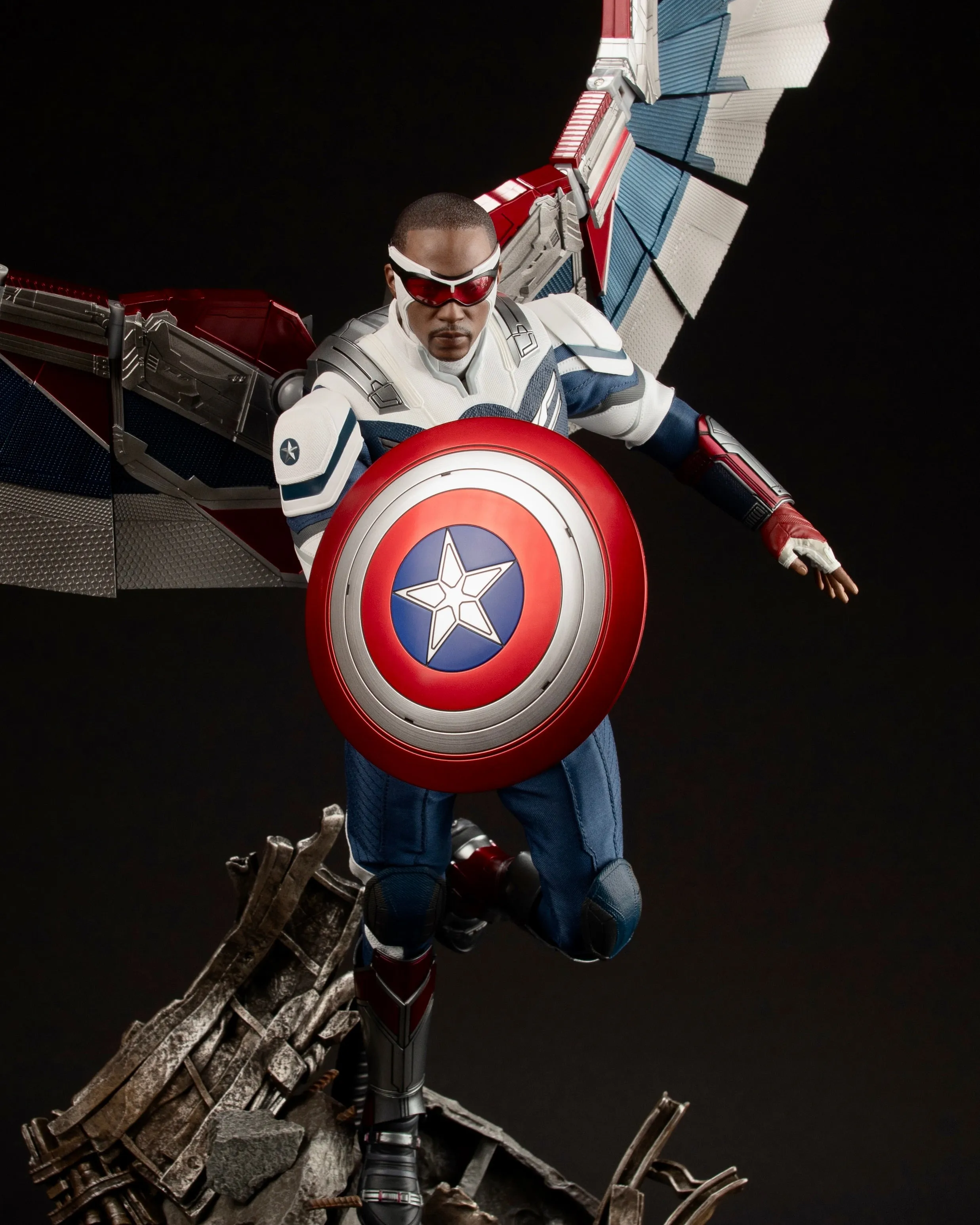 Hot Toys TMS040 Marvel The Falcon and the Winter Soldier Captain America