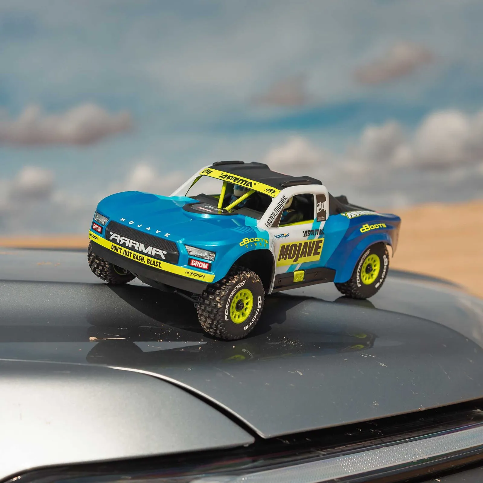 MOJAVE GROM MEGA 380 Brushed 4X4 Small Scale Desert Truck RTR with Battery & Charger, Blue/White